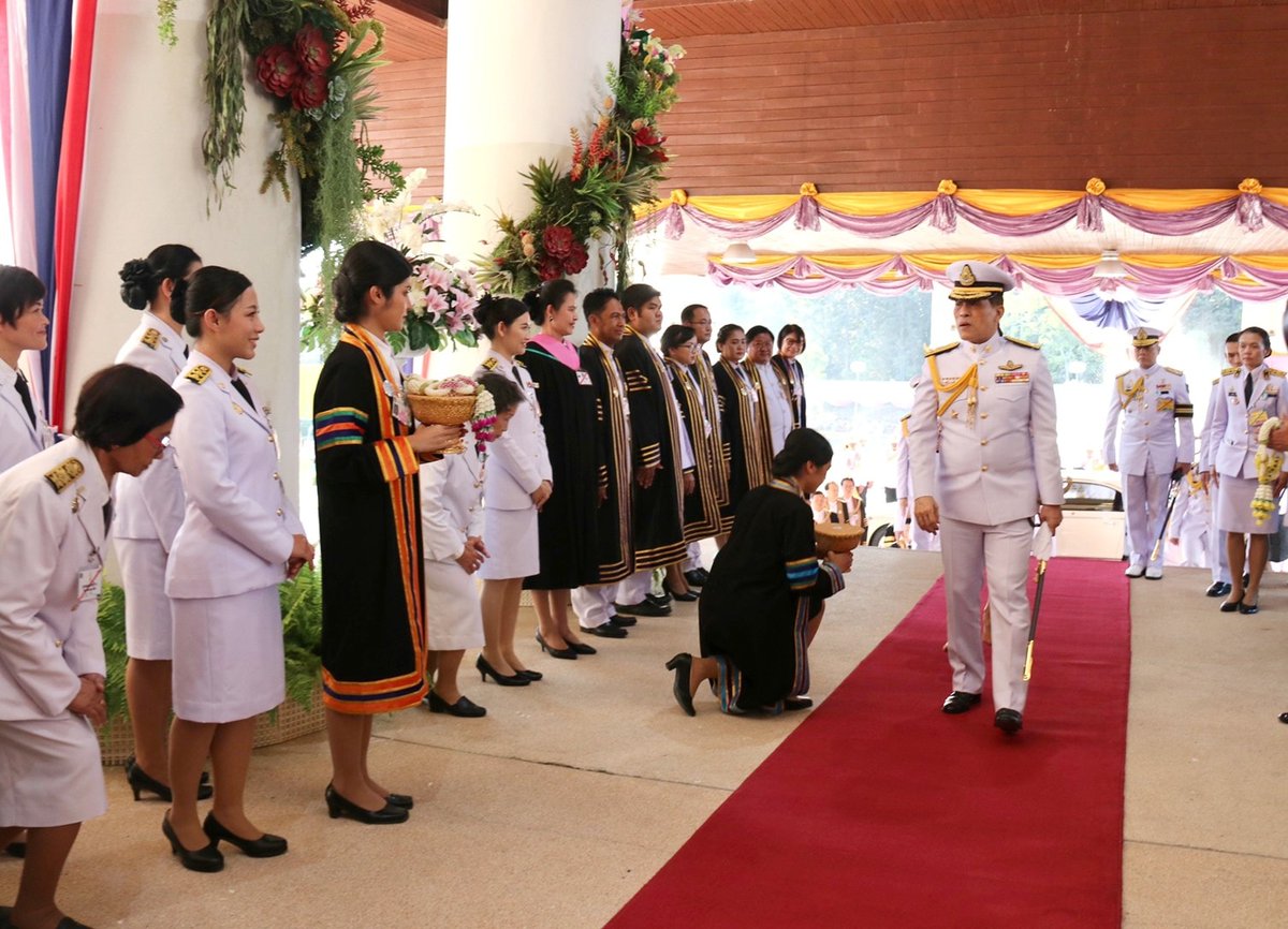 rwthofficial's tweet photo. 🇹🇭
#Thailand’s King Vajiralongkorn and Queen Suthida presided over the graduation ceremony of #NSRU and #LPRU. The Queen was conferred the Hon. Doctorates in Social Development and Public Administration at #ChiangMai Rajabhat University.

📸 Matichon, PRD3CM #ThaiRoyalFamily https://t.co/zvPTnJymCB