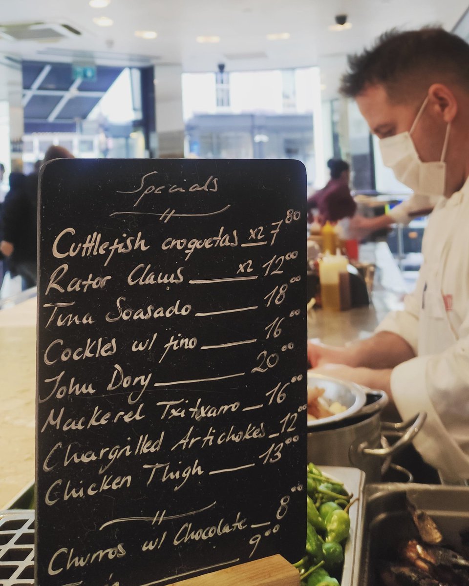 Saturday! Last day of the week for Adelaide St! Visit us 💛🧡🖤 #barrafina