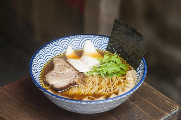 DoigtsurLeTruc's tweet photo. [#SocialMedia] @Telerama • « Vente à emporter : voici les plats qui ont le plus de succès à Paris » https://t.co/mxDCA6gdge - Jean-Baptiste et Fleur de @KodawariRamen font le buzz avec les ramens à faire chez soi dans cet article d'@esterelle  ! #Merci #RamenWorld #KodawariRamen https://t.co/RgAeIWGmA6