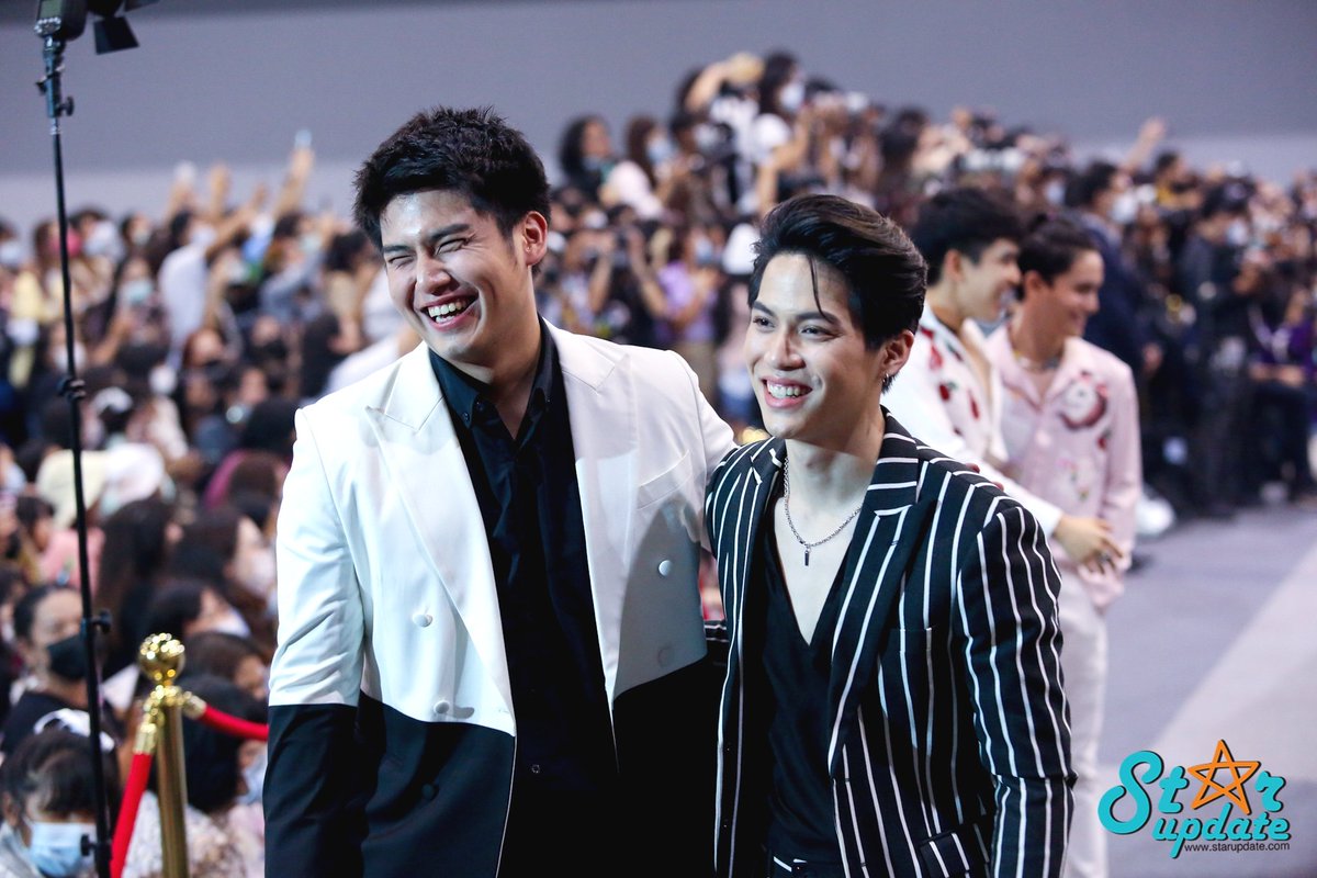 webstarupdate's tweet photo. ภู-บอส จาก #Oxygentheseries ช่วง red carpet ในงาน #หนังหน้าโรงCarnivalFunmeet
#ภูบอส #เจ้าก้อนของพี่ภู
#StarUpdate https://t.co/N6m7nLe9H7
