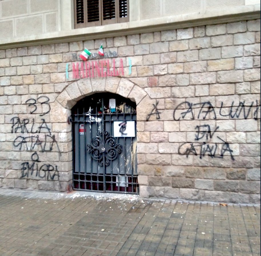 Albert_Rivera's tweet photo. Señalar negocios por la ideología, la lengua o el origen de sus propietarios o trabajadores ya lo hacían los fascistas en la Alemania de los años 30. Un siglo después, sigue pasando en Cataluña. Luego algunos se enfadan porque se van miles de empresas y ciudadanos a otro sitio... https://t.co/eApAhuASt7