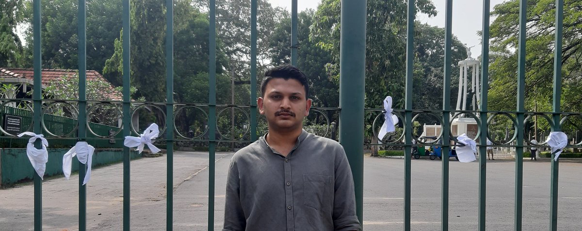 buwanaka_'s tweet photo. Took part in a silent protest at Borella Cemetery with @nabeelaxiqbal and @AnjulaHettige today. Because there's no point of having a "majority privilege" if you don't use it to help the oppressed.
#StopForcedCremation #StopForcedCremationsSriLanka #StopForcedCremations https://t.co/AsyDe91Mag