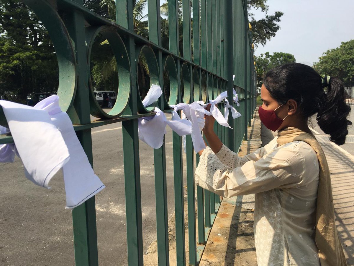 buwanaka_'s tweet photo. Took part in a silent protest at Borella Cemetery with @nabeelaxiqbal and @AnjulaHettige today. Because there's no point of having a "majority privilege" if you don't use it to help the oppressed.
#StopForcedCremation #StopForcedCremationsSriLanka #StopForcedCremations https://t.co/AsyDe91Mag