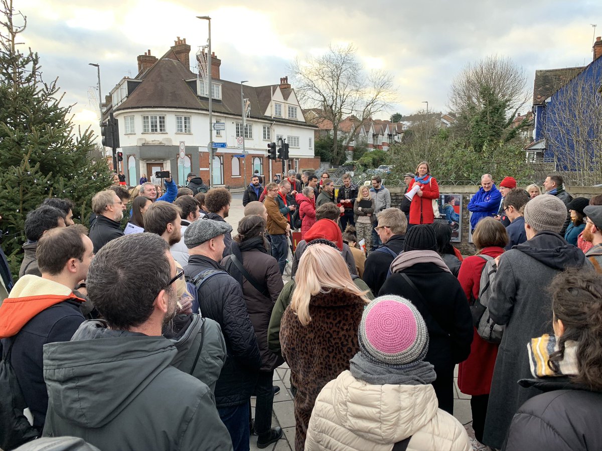 The energy & dedication from campaign volunteers is incredible. We frequently have more than 100 awesome volunteers at sessions in Putney and Battersea in the final week 