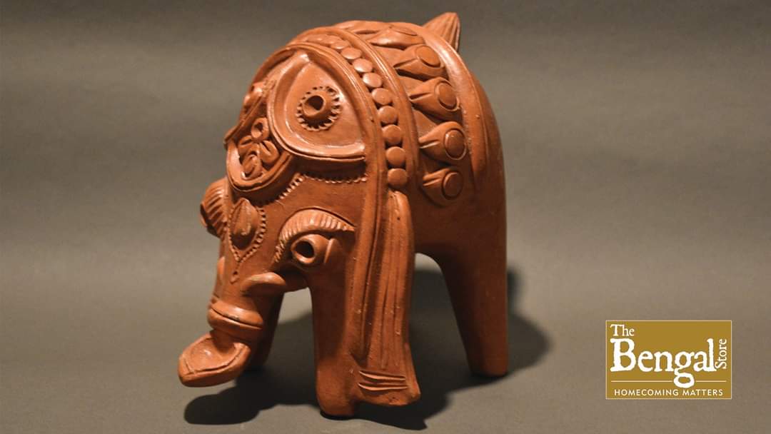 The round shaped #elephant #figurine or 'Bonga Hathi' is finely carved by artisans of Birbhum &amp; Bankura districts of Bengal as a proud tradition &amp; dedication to the Santheli deity. Check out our online store &amp; discover more about this charming piece of art
thebengalstore.com/crafts/terraco…
