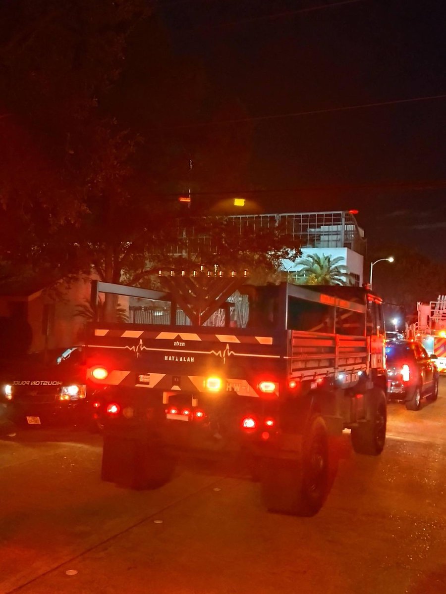 HoustonFire's tweet photo. On Thursday, December 10th, the first night of #Chanukah, @HoustonFire firefighters were honored in a first responder parade. Thank you Chabad Outreach of Houston for honoring our amazingly dedicated firefighters. @FireChiefofHFD https://t.co/NS8Y9emXTV