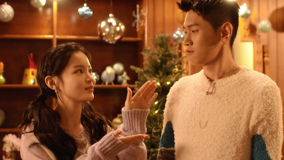 allkpop's tweet photo. Lee Hi and Crush tease upcoming collab track 'For You' while decorating Christmas tree
https://t.co/FQvepNfAX0 https://t.co/JGNPvRwoKC