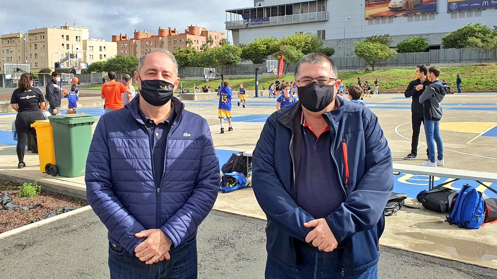 FIBGranCanaria's tweet photo. 🏀 Francisco Castellano, Consejero de @GranCanariaDep, visitó esta mañana las recién inauguradas Jornadas Minibasket que la @FIBGranCanaria organiza cada temporada en el Anexo Sur de la Ciudad Deportiva 7 Palmas y pospuesta hasta ahora debido a la #COVID19 🦠.

❤️ #CanastaPequeña https://t.co/P6tRa1UfD4