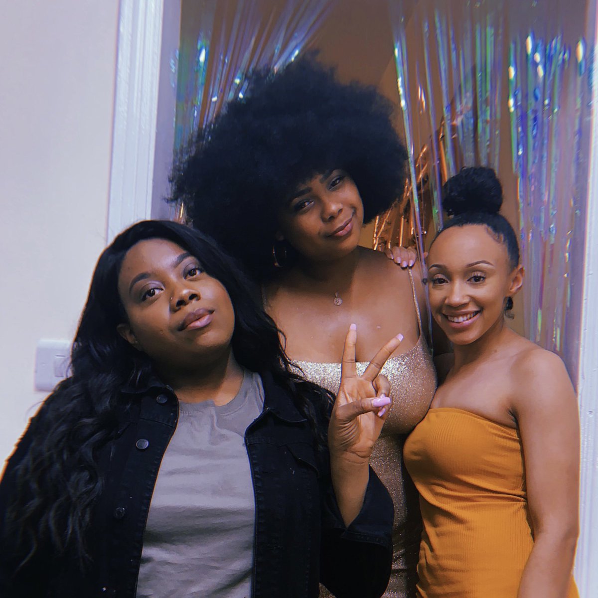 Larissa_Ken's tweet photo. hi

these are my two best friends

Denise (left) just started her grad job this week !!! 

+

Liberty (right) has her debut single #WontGoLooking coming out on Tuesday 15th - streaming on all major platforms 🎵 get to know !!!

let’s just say I’m beyond proud🥺 https://t.co/LP6ihD9Dol
