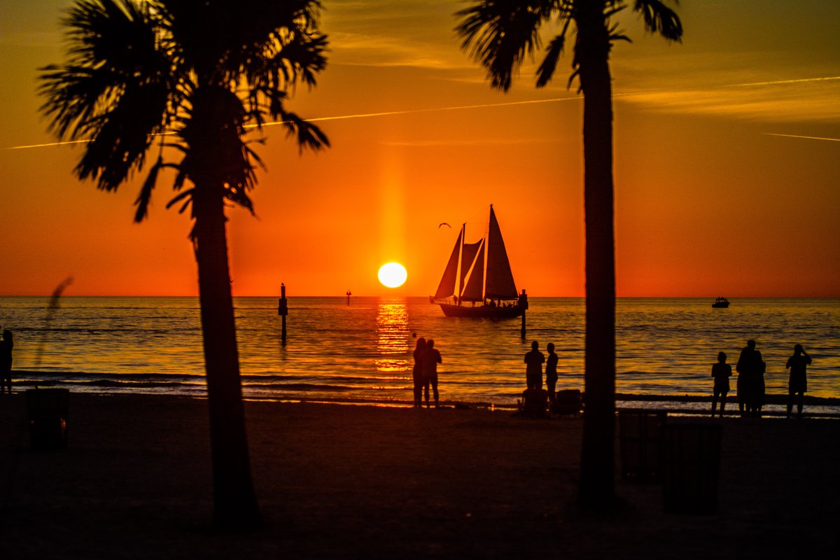 Call_Star's tweet photo. Clearwater Beach sunset  #beach #clearwaterbeach #sunsetphotography https://t.co/DYYIwaKLaM