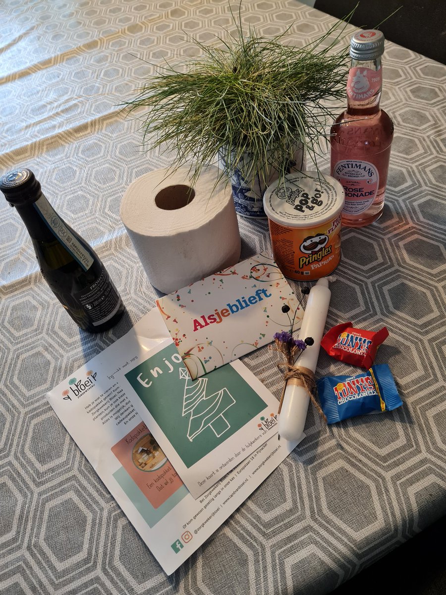 Verrast door mijn werkgever <a href="/VNGRealisatie/">VNG Realisatie</a> . Vooral die wc rol erbij vind ik geniaal. Dank!