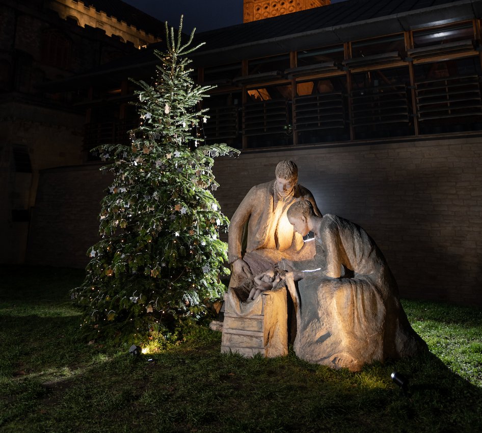 Nrw_Cathedral's tweet photo. Remember a loved one on our Tree of Remembrance outside the Hostry this festive season.
1 December 2020 until 5 January 2021
If you would like somebody remembered on the tree, please email their name to prayers@cathedral.org.uk.
#treeofremembrance #NorwichCathedral https://t.co/kdpRx7kzt1