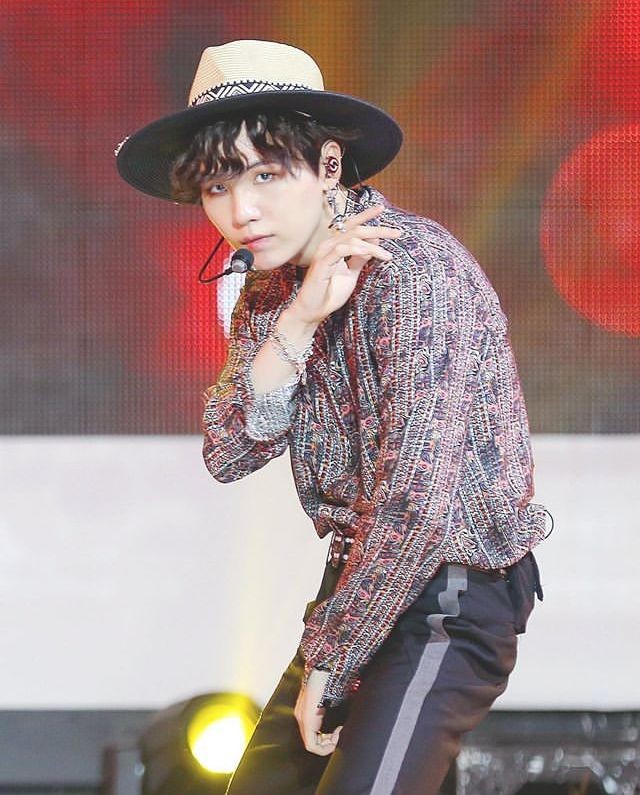 Airplane Yoongi meets dynamite Jimin