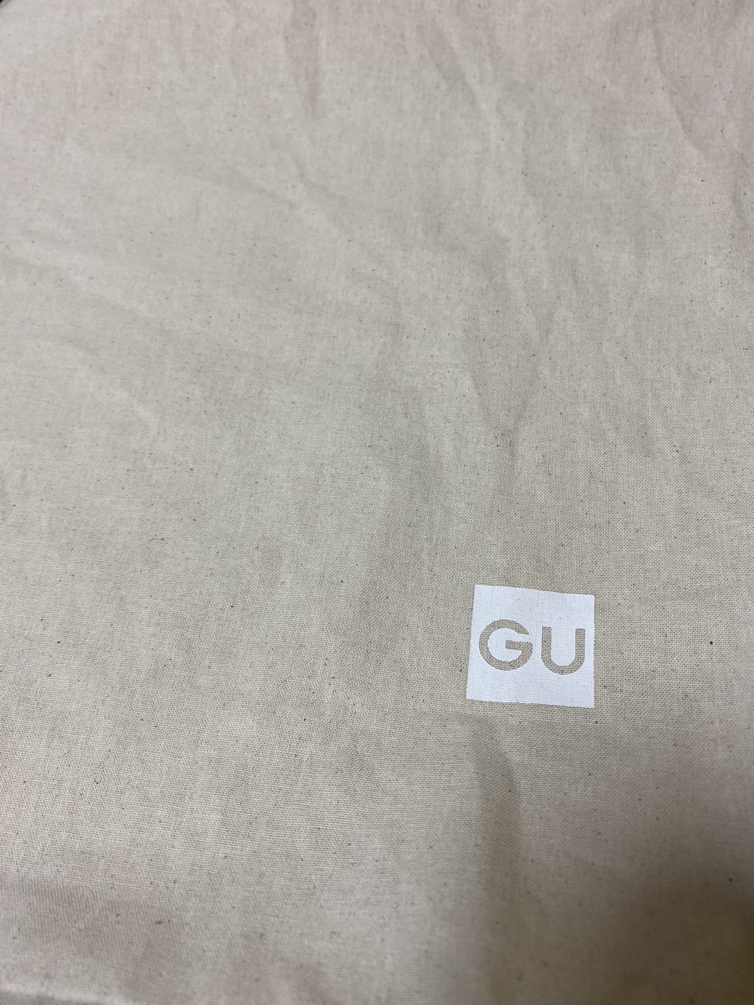 ちいズ Guのエコバッグがどんどんたまっていくので 毎回マイルで交換してる ロゴを消しがてら ポッケをつけてみた あまり布で たまたまスマホサイズだった これはいいかもしれない T Co Ibcu3akaed Twitter