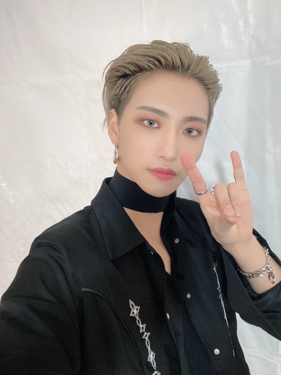 ATEEZofficial's tweet photo. [#성화] 오늘도 에이티니가 있어 사랑 가득한 하루🖤🤍🖤🤍
#ATEEZ #에이티즈 https://t.co/UZRiNKZWRS