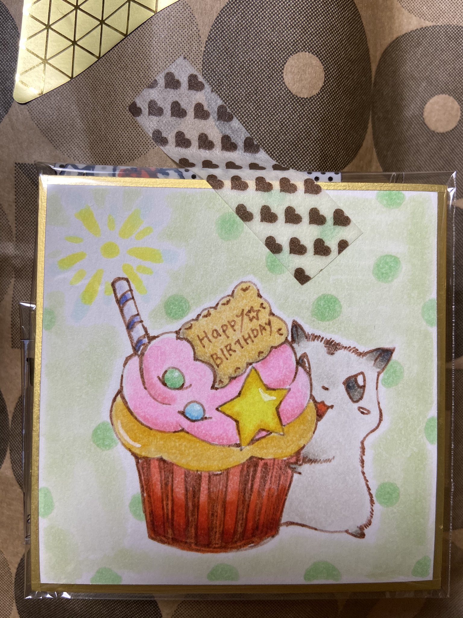こすが美夏好 友人の誕生日が一月だと思い 今日誕生日プレゼントを渡したところ 勘違いをしていて誕生日は三月だったというオチ 笑 プレゼントに添えた豆色紙イラストです 英語が大文字だったり小文字だったりするのはそういうデザインってことで