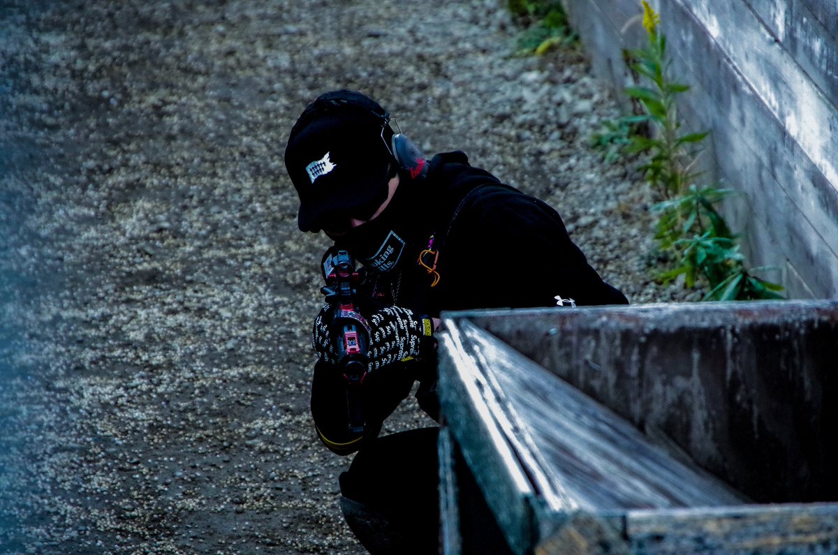 taro_airsoft's tweet photo. キャップ(@UCQBS2020 )がシンプルで合わせやすい。久々にHoorag、モッズコート( @bakewall )着たり、冬用マスク(@fxxkingrabbits )着けたり。
グローブ( @mechanixwearjpn × #Supreme )はお気に入り。
#ucqbs #東京サバゲパーク #サバパー
#bakewall #MightyDefense https://t.co/Pg4SCpC7TU