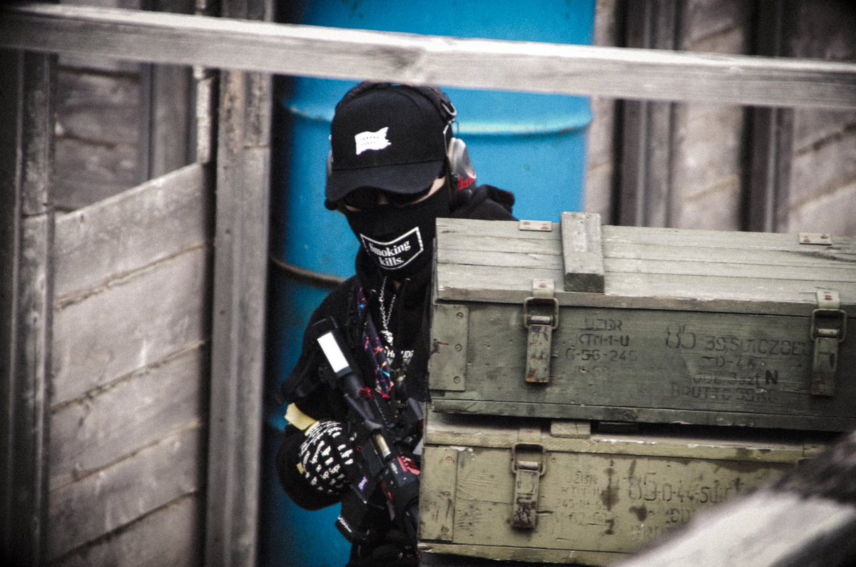 taro_airsoft's tweet photo. キャップ(@UCQBS2020 )がシンプルで合わせやすい。久々にHoorag、モッズコート( @bakewall )着たり、冬用マスク(@fxxkingrabbits )着けたり。
グローブ( @mechanixwearjpn × #Supreme )はお気に入り。
#ucqbs #東京サバゲパーク #サバパー
#bakewall #MightyDefense https://t.co/Pg4SCpC7TU