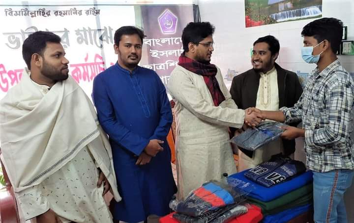 RapistsResist's tweet photo. ছাত্র ভাইদের মাঝে শীতবস্ত্র উপহার প্রদান কর্মসূচি পালন করে ছাত্রশিবির যশোর শহর শাখা।
#Shibir https://t.co/tZRaBtmK9E