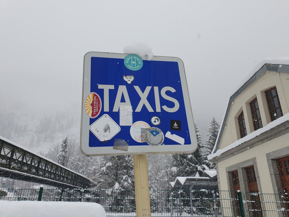 Chamonixcabs's tweet photo. Snow lots in Chamonix right now.
#chamonix
#Chamonixski https://t.co/ovPTU0fTiT