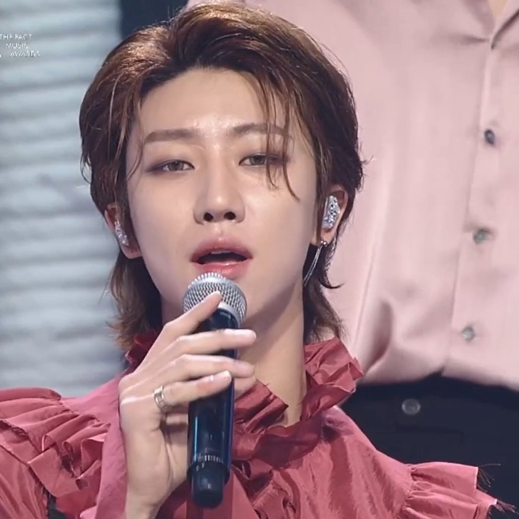 hourlyxuminghao's tweet photo. I CANT DO THIS? @!)??(!(?!(?(?@!)?(? I CANNOT https://t.co/NQjfr2V585