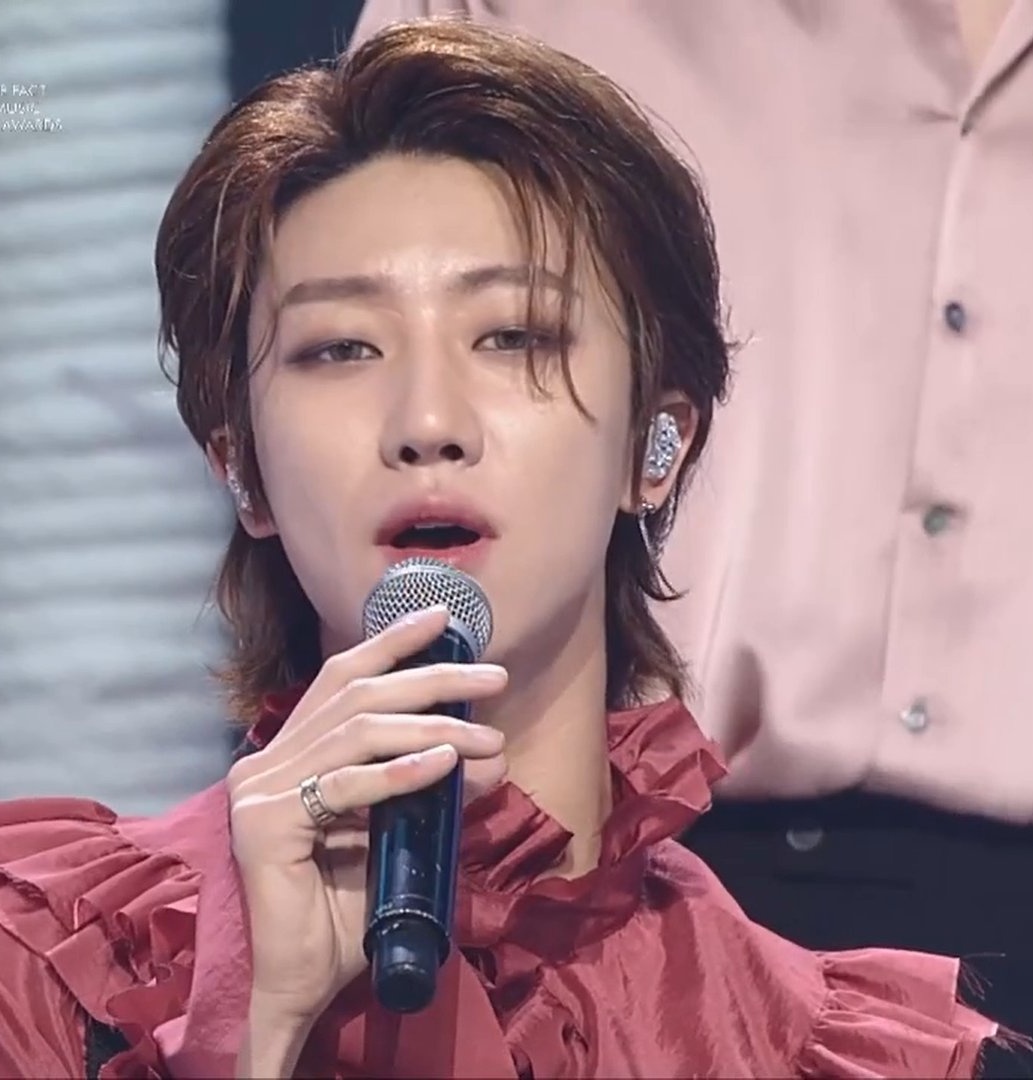 hourlyxuminghao's tweet photo. I CANT DO THIS? @!)??(!(?!(?(?@!)?(? I CANNOT https://t.co/NQjfr2V585