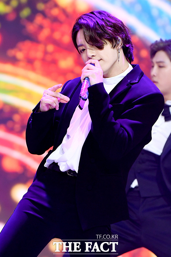 jimintoday__'s tweet photo. [2020 TMA] 퍼포먼스 - 방탄소년단(1)

#BTS #방탄소년단 @BTS_twt https://t.co/d7MzAKuUNZ