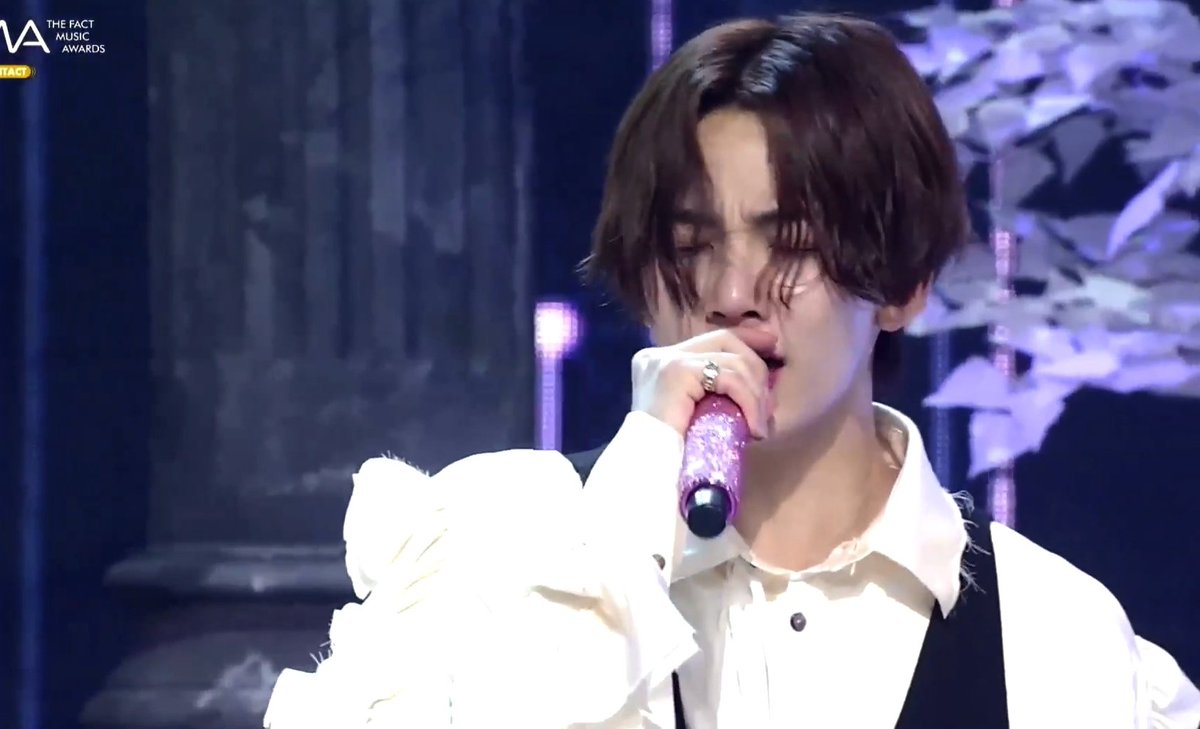 wonubliss's tweet photo. this yoon jeonghan oh my gosh https://t.co/1ovLN6vHsU