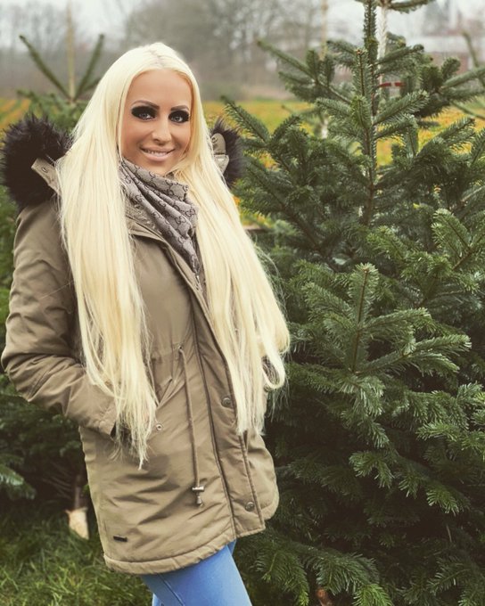 Tini&rsquo;s Spruch des Tages:   &bull; Es geht nicht darum, was unter dem Christbaum steht, sondern wer drum herum<a href="/tag/hamburg"class="tags"><span>#hamburg</span></a><a href="/tag/weekend"class="tags"><span>#weekend</span></a><a href="/tag/strand"class="tags"><span>#strand</span></a><a href="/tag/tighttini"class="tags"><span>#tighttini</span></a><a href="/tag/scout69"class="tags"><span>#scout69</span></a>