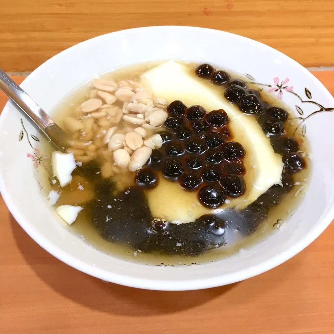 らぴ すまいる ちなみに これは台湾行ったときに食べた甘い豆花 日本だと甘いのが一般的だよね 中国だと南方は甘い派で 四川とか北方はしょっぱい派多いみたい しょっぱいやつ食べてみたいなぁ T Co Nrmejs2ozy Twitter