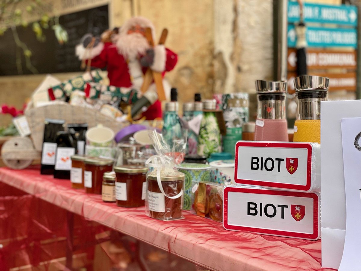 JPDERMIT's tweet image. C'est parti pour le marché de Noël à Biot village. Produits locaux et artisanaux pour faire le plein de cadeaux !