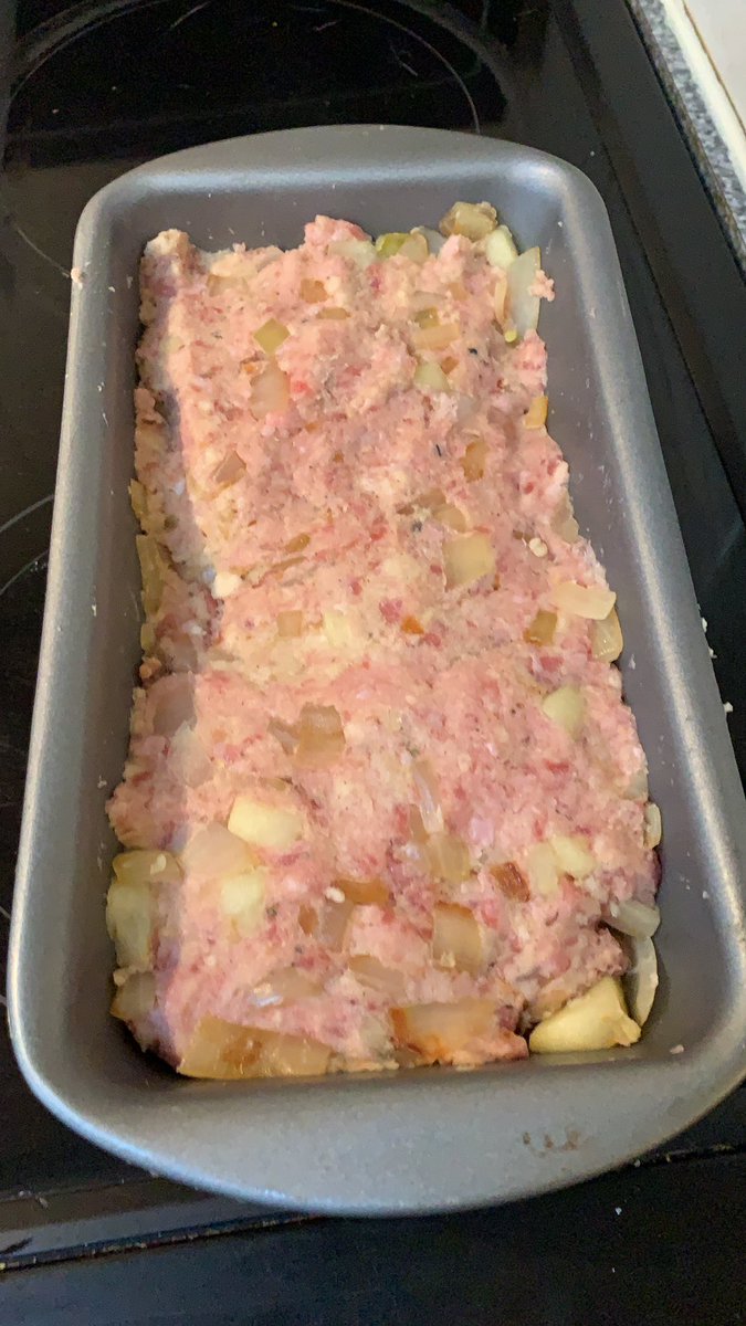squeasy_louise's tweet photo. My kitchen smells of cranberries & port - it must be getting closer ! ๐thanks to #petchbutchers in Great Ayton for the fabulous sausage meat #christmasfoodprep #Christmas #homemadestuffing https://t.co/BmKXzjnCLm
