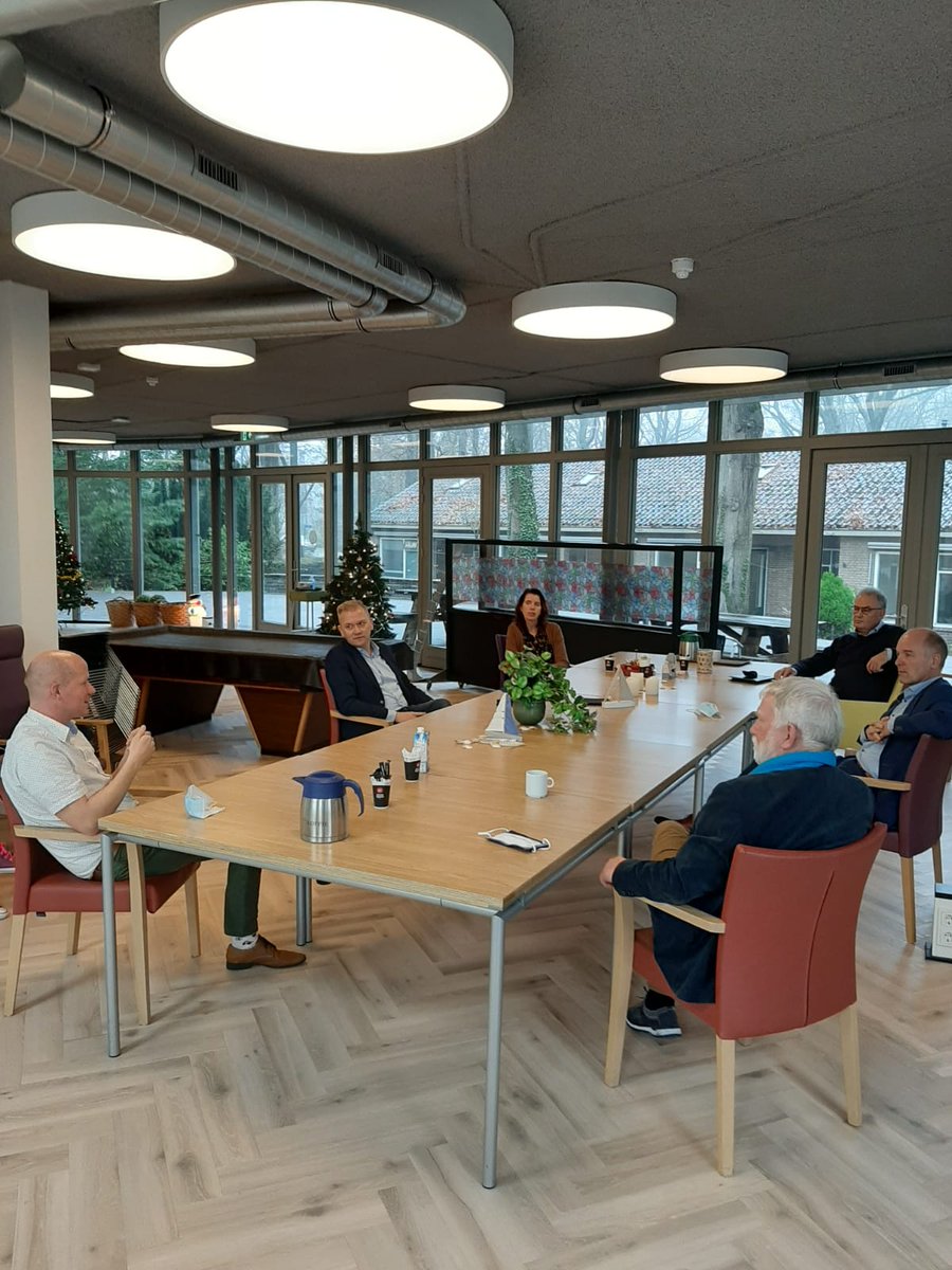 znwv's tweet photo. Ondertekening intentieverklaring 'Waardig ouder worden in Ermelo'  door Tweede Kamerlid Eppo Bruins (CU), Folkje Spoelstra en Jos van der Deure (gemeenteraadsleden CU Ermelo), Gertjan Veening en Klaas Duning (voorzitter PBO-PCOB). https://t.co/0cKy3Edqps