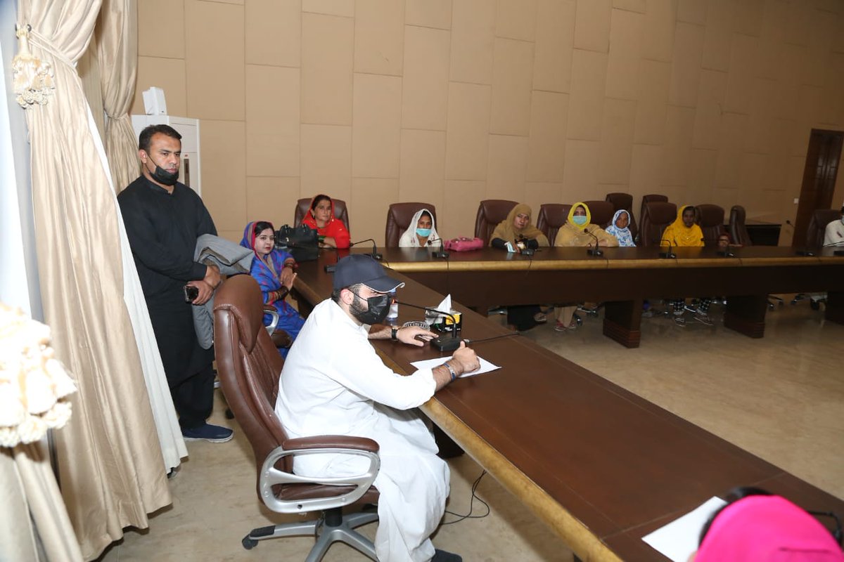Munwar_Kaleri's tweet photo. A meeting of #PPP ladies wing of #HydRural chaired by @rawalsharjeel regarding the participation of ladies wing in
#27thDec jalsa at Garhi Khuda Bux Bhutto Larkana
@BBhuttoZardari @BakhtawarBZ @AseefaBZ @sharjeelinam https://t.co/bhPzxDvChh