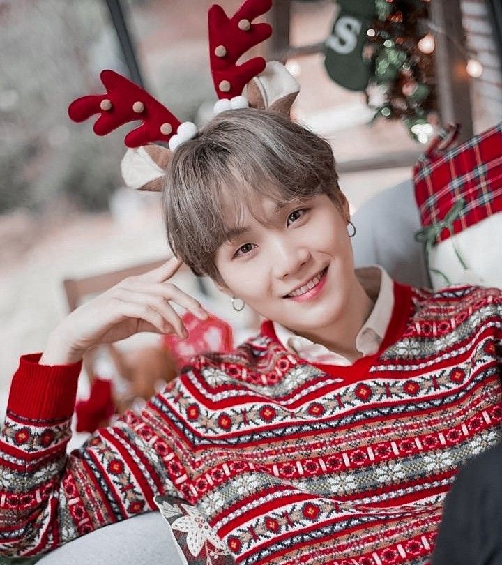 Or enemies to lovers yoonmin where Yoongi and Jimin are working for Santa,and they cant stop having fights over who will pack more gifts for children around the world.