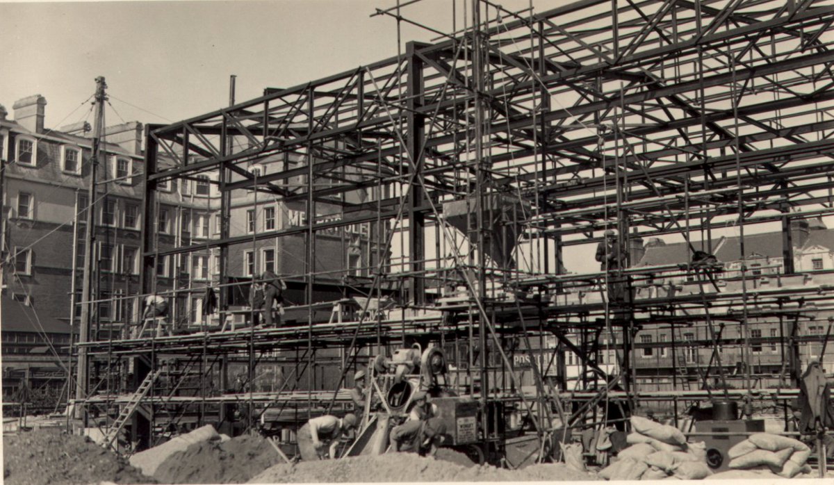 dlwp's tweet photo. This short (6 mins) film made on our 80th birthday is a reminder of how innovative in design and construction the Pavilion was when it first opened.
Est. 1935 Modern Ever Since
#architecture #modernist #modernism ##mendelsohn #chermayeff #samuelly
https://t.co/2RNRPCGP8M https://t.co/ddjk70nbyO