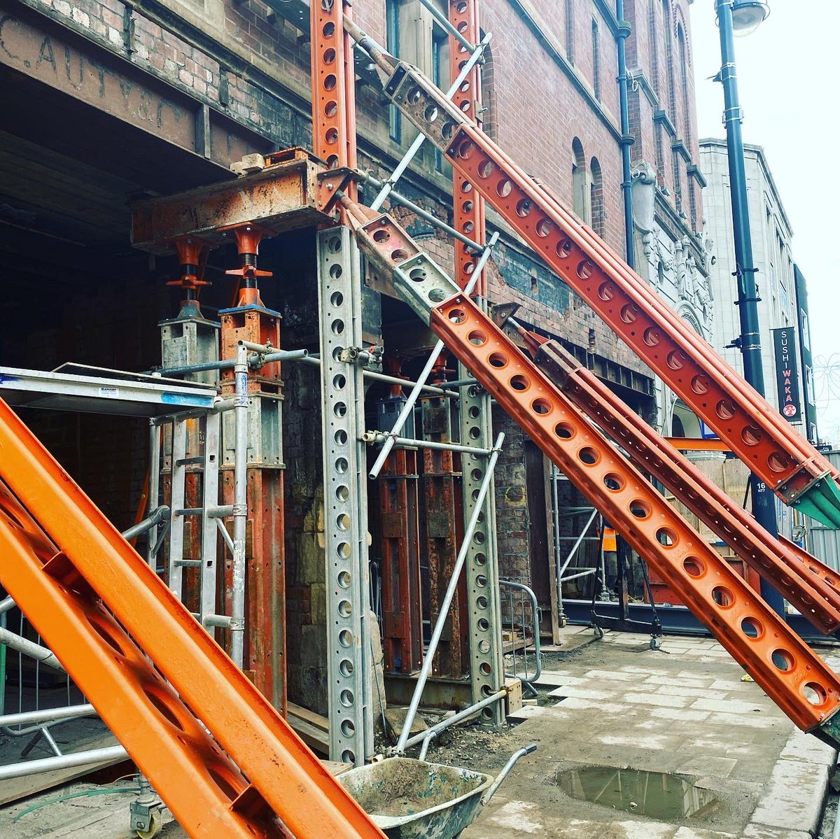 HydraCapsule's tweet photo. Temporary propping, needling and support systems #propping #temporaryworks #temporarypropping #jacking https://t.co/T8mTGJqMh5 https://t.co/Pz8LSjNnSs