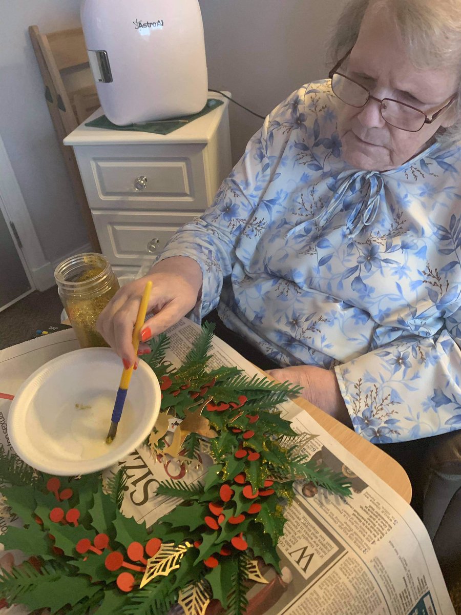 MorningsideCH's tweet photo. Getting in the festive mood with our Christmas crafts... #ChristmasCountdown @LindaGr84282483 @LornaSm58789221 @ssscxmas2020 @CareInspect @WishawPress @SSSCnews https://t.co/ePi75bm88N
