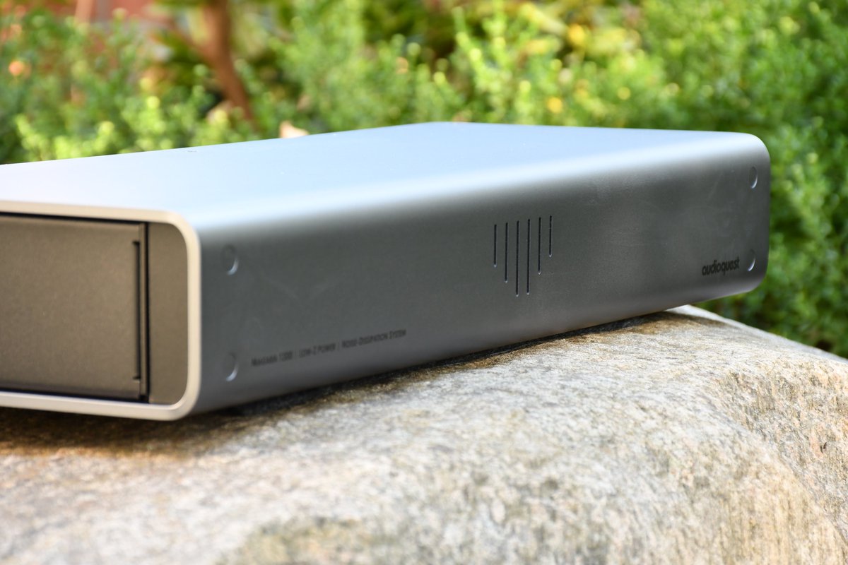 HifiBerlin's tweet photo. Niagara 1200 offers music lovers the benefits of highly optimised power management and is the new successor to the successful Niagara 1000 model.
The most obvious difference between Niagara 1000 and 1200 is the universal shape and the very high weight. https://t.co/XcKGiD0eKH