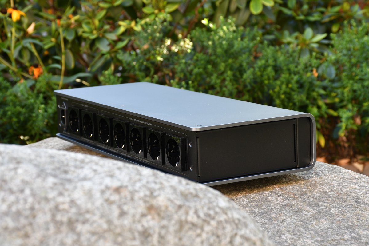 HifiBerlin's tweet photo. Niagara 1200 offers music lovers the benefits of highly optimised power management and is the new successor to the successful Niagara 1000 model.
The most obvious difference between Niagara 1000 and 1200 is the universal shape and the very high weight. https://t.co/XcKGiD0eKH