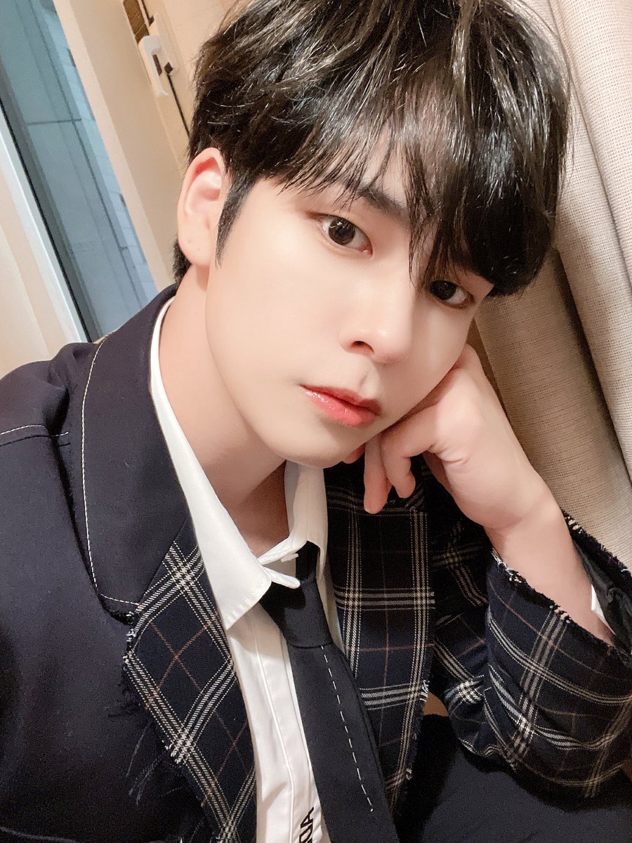 CRAVITY_twt's tweet photo. 러비티 항상 너무 고마워요ㅜㅜ
이 상을 받게 해주신 러비티분들을
위해 항상 열심히 하겠습니다!!사랑해요❤️
#크래비티 #세림 #TMA #더팩트 #더팩트뮤직어워즈 #셂모함 #교복 https://t.co/TOPFUcMGvd
