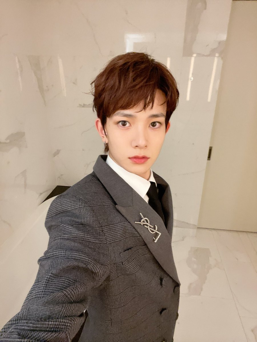 HeeseungFunds's tweet photo. [TWITTER UPDATE]

Jnieneishsissbsiwbsi woah our precious boy is looking so fine today! Congratulations! You guys deserve it. Yeah yeah yeah best boy 😆

#ENHYPEN #HEESEUNG @ENHYPEN_members https://t.co/y08GY8M23c