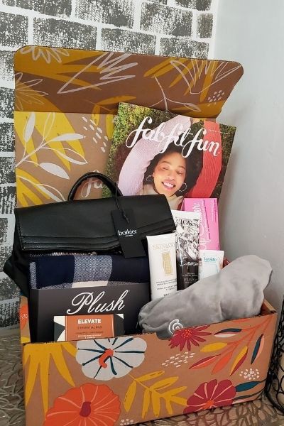 ColleenMHammond's tweet image. It&apos;s a seasonal subscription box full of full size products, including fashion, beauty, fitness, and lifestyle products.

Read the full article: Is the Fabfitfun Box Worth It? Fabfitfun Box Review
▸ lttr.ai/aX3z

 #FabfitfunBox #fabfitfun #fashion #selfcare #beauty