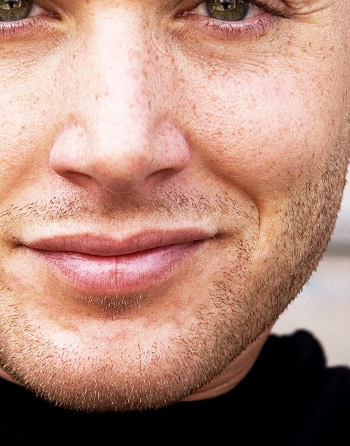 jensen ackles’ freckles, a cute thread