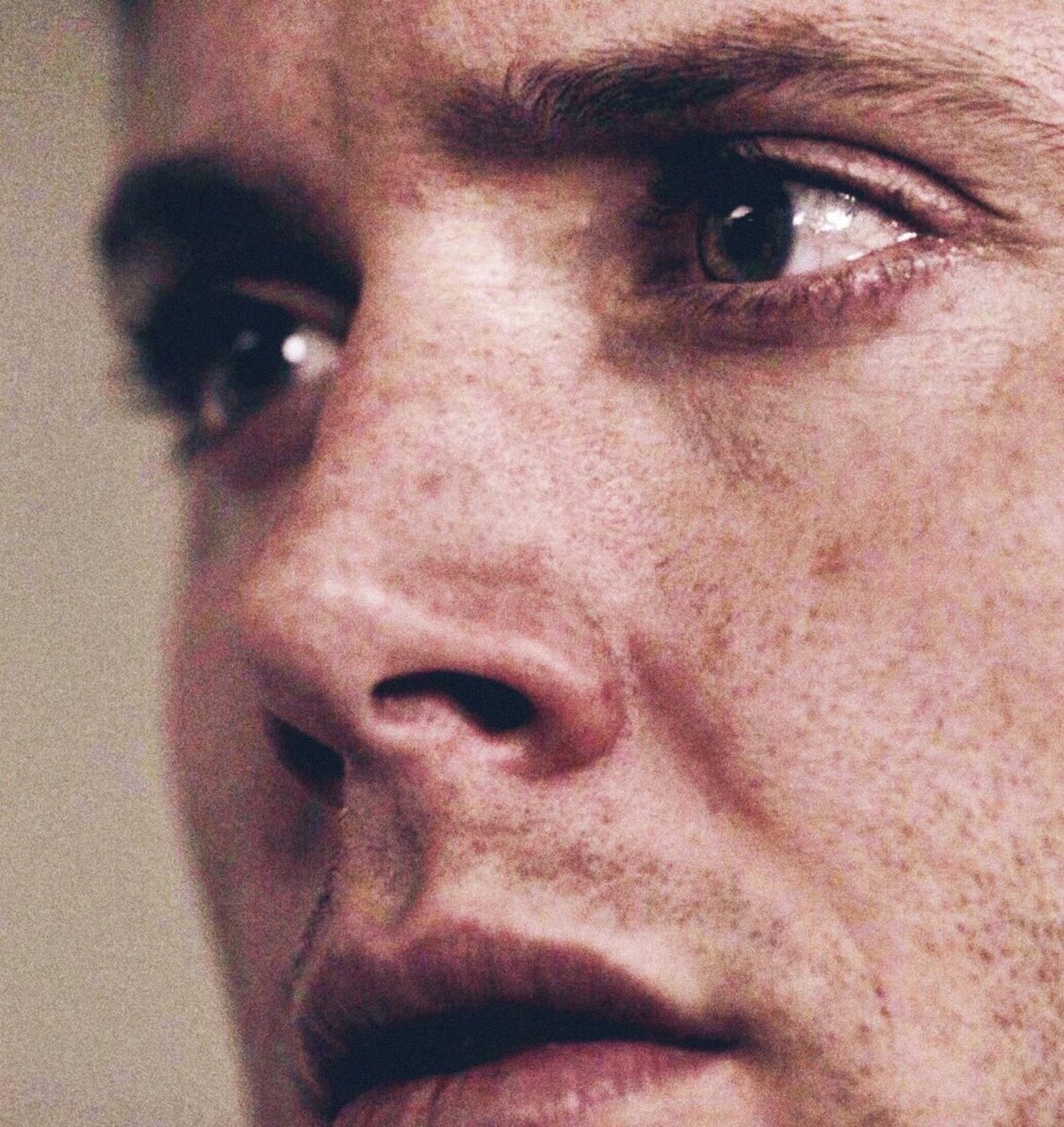 jensen ackles’ freckles, a cute thread