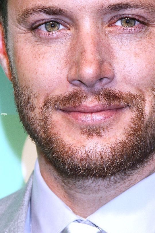 jensen ackles’ freckles, a cute thread