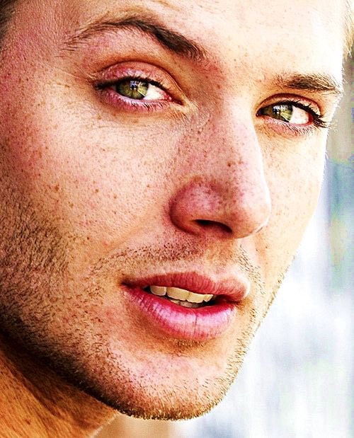 jensen ackles’ freckles, a cute thread