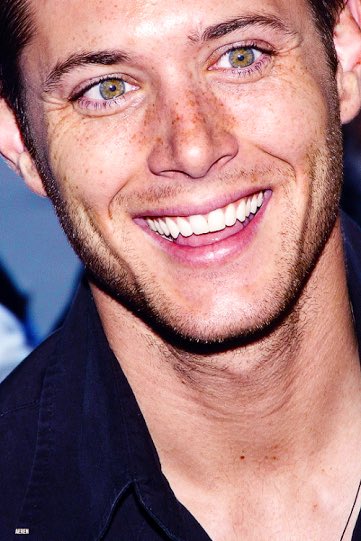 jensen ackles’ freckles, a cute thread