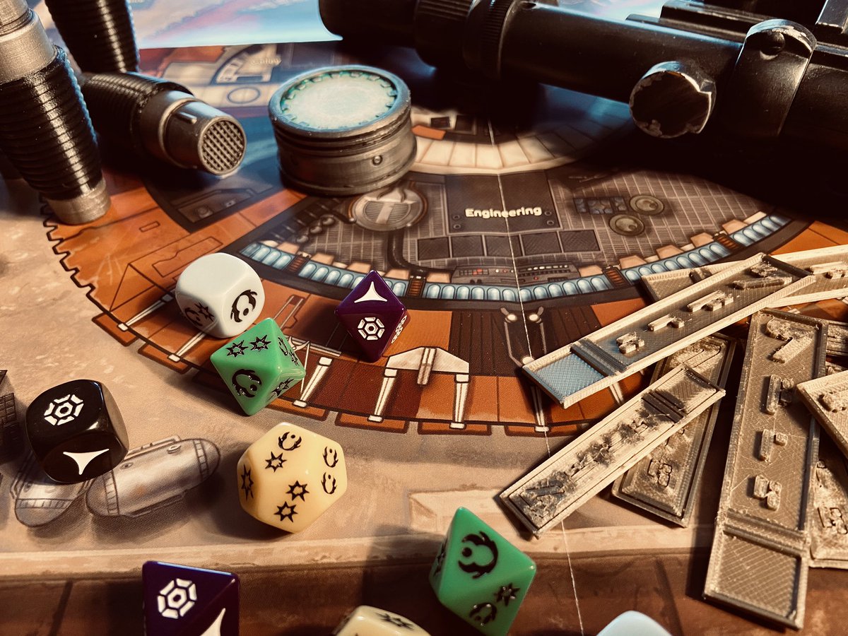 Zum Start unserer Star Wars #rpg #penandpaper campagne zur Weihnachtszeit, sind die Player Handouts gerade fertig geworden.

#edgeoftheempire #StarWars #eote #pnp #ffg #Mandalorian #bountypuck #credits #communicators