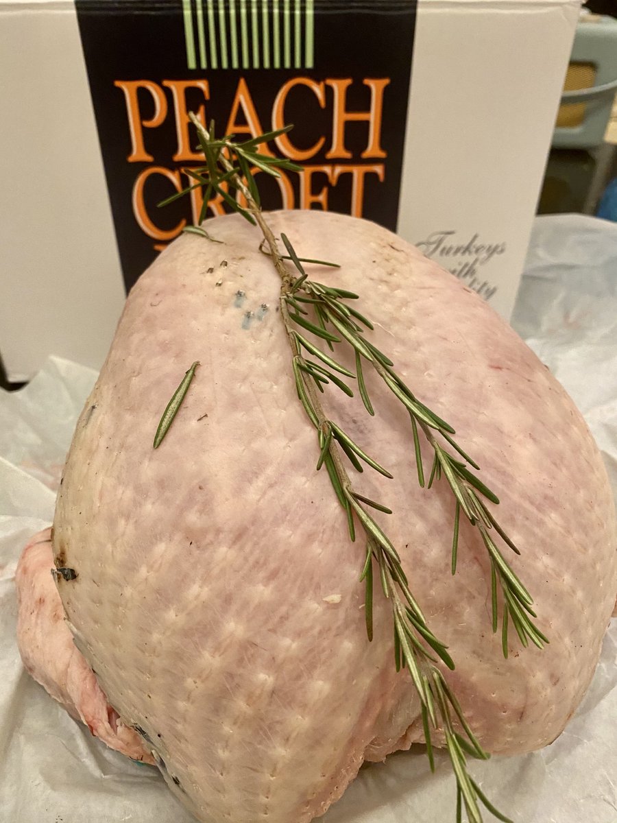 ZakoPenny's tweet photo. Every AGA deserves a turkey ⁦@PeachCroftFarm⁩ this Christmas and every turkey deserves to be cooked in an AGA cooker ⁦@AGA_Official⁩ @Edwards_Godding⁩. Head over to aga living FB page and watch my simple guide of how to cook the perfect turkey #turkeycooking #aga https://t.co/AkSUKEzVeb